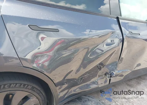 2022 Tesla Model Y Performance Dual Motor All-Wheel Drive z USA, uszkodzony, nr VIN 7SAYGDEF2NF454099